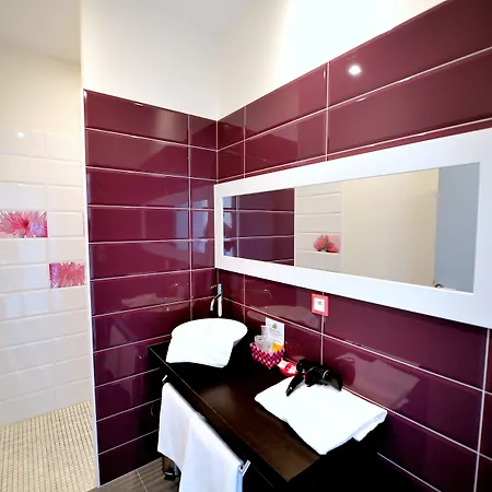 Logis- Restaurant L'epicurial Hotel Saint-Pey-de-Castets