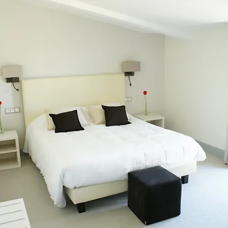 Отель Logis- Restaurant L'epicurial Saint-Pey-de-Castets