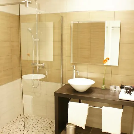 Logis- Restaurant L'epicurial Hotel 3*