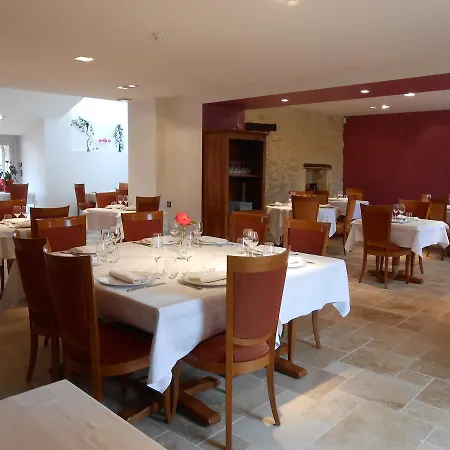 Отель Logis- Restaurant L'epicurial Saint-Pey-de-Castets
